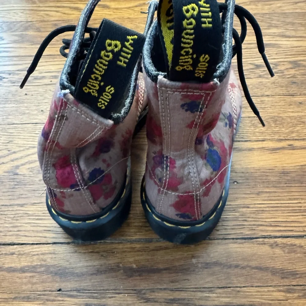 Dr. Martens Taupe Vintage Bouquet Castel (LIKE NEW) FIRM PRICE. Awesome boots! - Picture 8 of 16